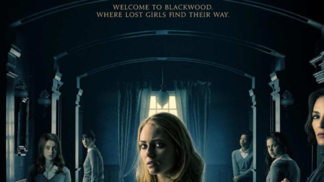 Dark Hall: al cinema dal 1&deg; agosto l'horror con Uma Thurman