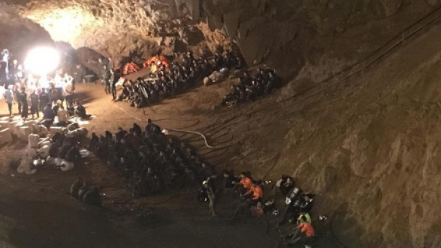 Thailandia, ritrovati vivi i giovani calciatori dispersi nelle grotte | lastampa.it