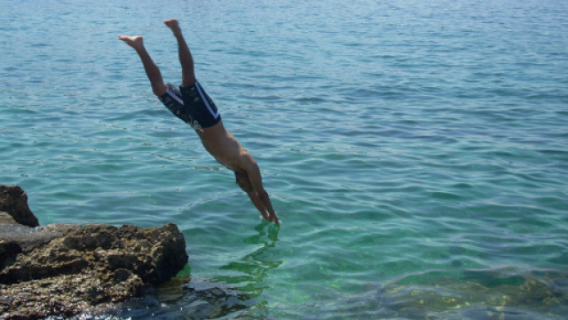 Napoli, tragico tuffo in mare (immagine di repertorio)