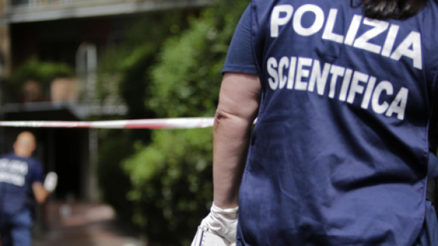 Nella foto: polizia scientifica durante il loro lavoro - fonte della foto: nuovosud.it