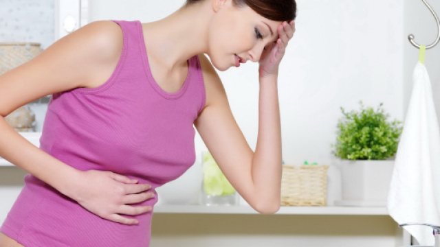 Mal di pancia forte: quando chiamare il medico?