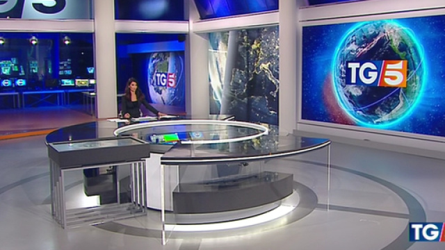 Tg5 nuovo logo | Grafica | Titoli | Telegiornale Canale 5 - altrospettacolo.it