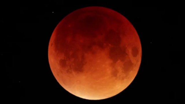 Oroscopo di domani, 27 luglio '18: Luna Rossa in arrivo per i dodici segni