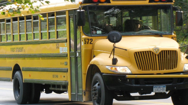 Usa, bimbo muore di caldo sullo scuolabus.