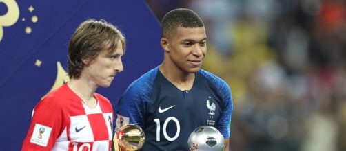 Luka Modric e Mbapp&eacute; receberam pr&ecirc;mios na Copa do Mundo da R&uacute;ssia