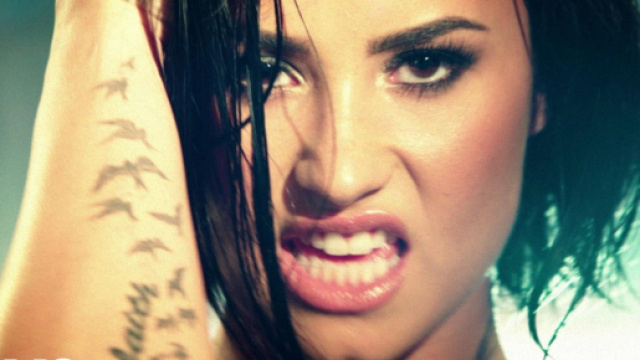 Demi Lovato ricoverata per sospetta overdose - YouTube.