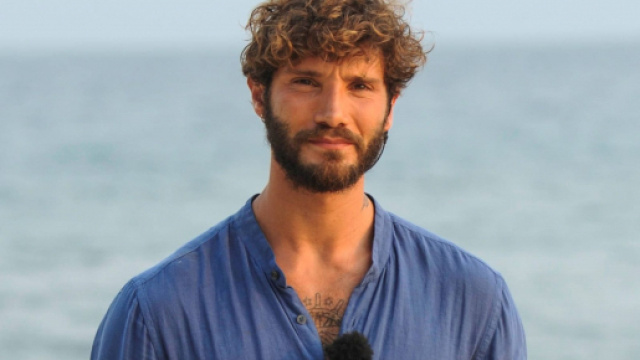 Gossip: Stefano De Martino ha detto 'no' ad Amici 18 e all'Isola dei famosi bis.