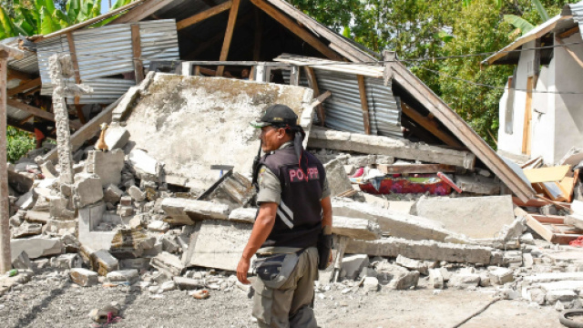 Indonesia, l'isola di Lombok colpita da un violento terremoto.