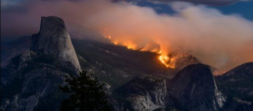 Fire in the Little Yosemite Valley area of Yosemite National Park, 2014 (Image courtesy &ndash; Pbjamesphoto, Wikimedia Commons)