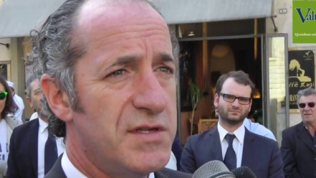 Il governatore del Veneto si mette a capo della rivolta degli industriali del nord contro il dl dignit&agrave;