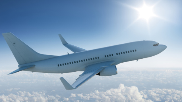 Neonato trovato morto nella toilette di un aereo