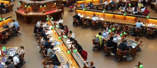 College libraries are the best place to work on homework, or meet up with friends [Photo credit andrew_t8/ Pixabay]