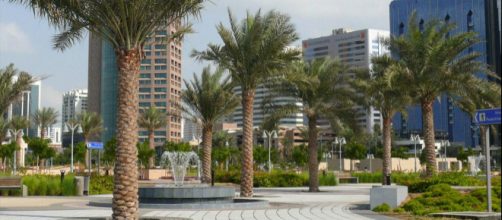 View of a public space in the center of Abu Dhabi, UAE [Image courtesy &ndash; Imre Solt, Wikimedia Commons]