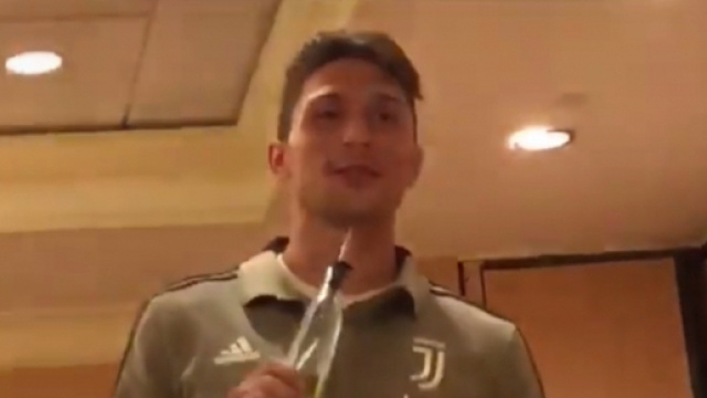 Juventus, Caldara canta Celentano e non pensa al mercato