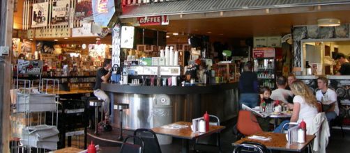 Easy Street record store and cafe, West Seattle, Seattle, Washington (Image courtesy &ndash; Joe Mabel, Wikimedia Commons)