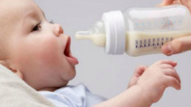 Allattamento dei bambini con latte non materno.