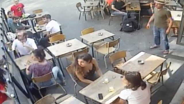 Marie Laguerre colpita al volto da uno sconosciuto