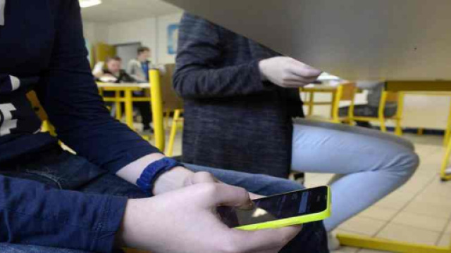 La loi qui interdit le t&eacute;l&eacute;phone portable &agrave; l'&eacute;cole vient d'&ecirc;tre vot&eacute;e