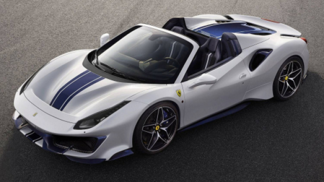La nuova Ferrari 488 Pista Spider