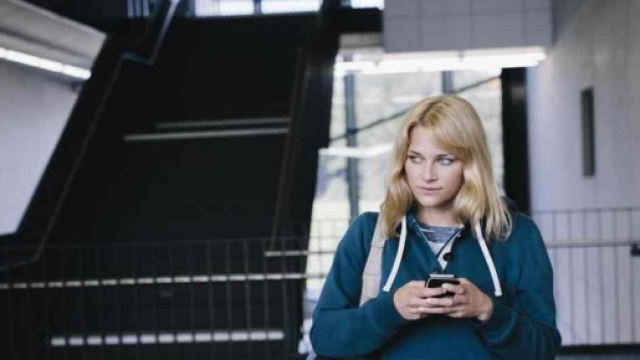 Les lyc&eacute;ens bient&ocirc;t interdits de t&eacute;l&eacute;phones portables dans leur &eacute;tablissement