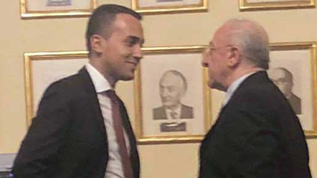 Il vicepremier Luigi Di Maio con il governatore Vincenzo De Luca
