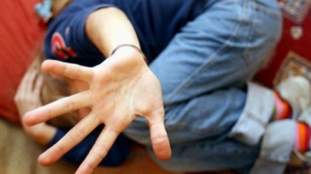 Napoli, 43enne abusa di due bambine mentre &egrave; ai domiciliari: scatta l'arresto