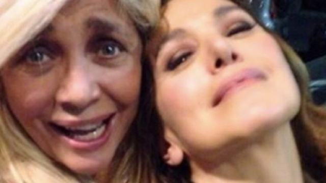 Mara Venier chiede a Barbara D'Urso se ha una storia con Alberto, vincitore del GF 15 - igossip.it