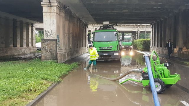 Esonda il Seveso a Milano, tromba d'aria nel milanese | Radio ... - radiolombardia.it