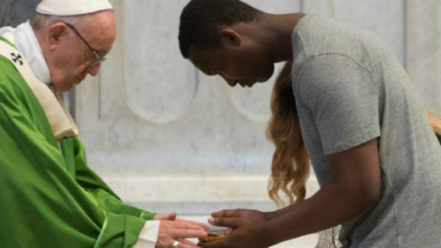 Papa Francesco: appello alla solidariet&agrave; verso i migranti - ilfattoquotidiano.it