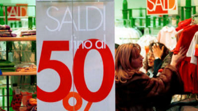 Saldi estivi, al via dal 7 luglio con sconti record