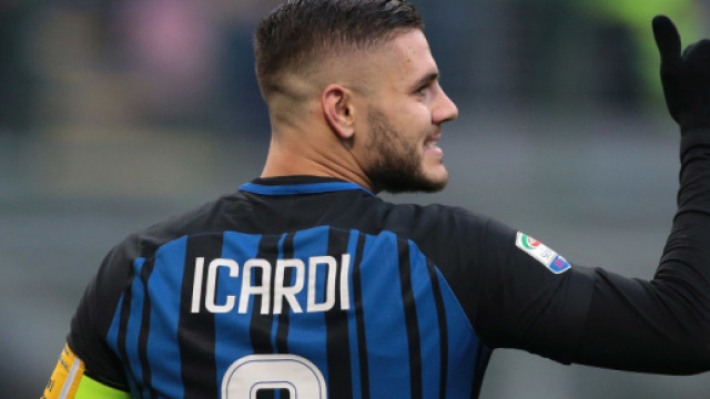 Icardi tratta il rinnovo del suo contratto con l'Inter.