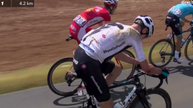 Chris Froome dopo la caduta nella prima tappa del Tour de France.