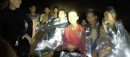 TAILANDIA / 4 ni&ntilde;os han sido evacuados de la cueva y han sido trasladados al hospital