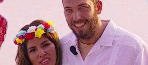 Isla centr&oacute; su atenci&oacute;n en una invitada del bautizo de su hijo e Isa se molest&oacute; (Rumores)