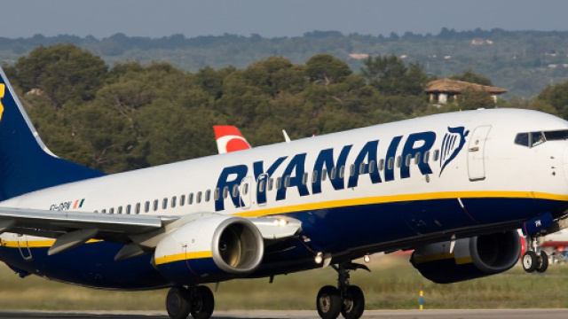 Ryanair condannata a risarcire passeggero per ritardo di 3 ore.