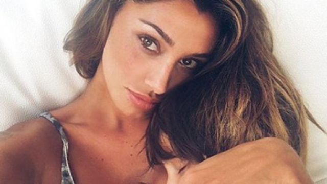 Gossip, Belen Rodriguez posta la foto del figlio con una birra in mano: sul web &egrave; bufera.