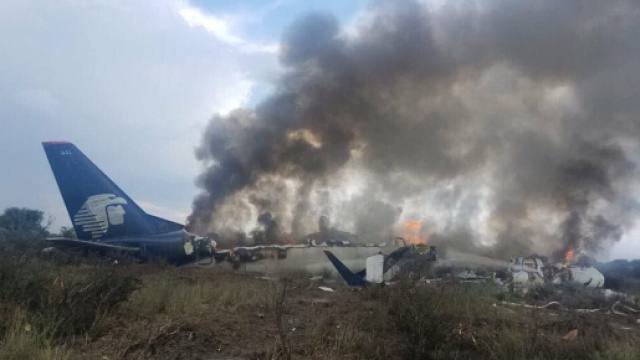 L'Embraer 190 dell'Aeromexico precipitato cinque minuti dopo il decollo: tutte le 103 persone a bordo sono sopravvissute.