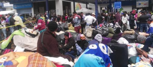 Miles de Venezolanos intentan cruzar las fronteras huyendo de su pa&iacute;s