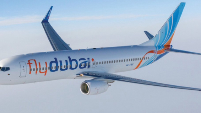 Beve un bicchiere di vino su volo per Dubai: mamma incarcerata con figlia di 4 anni