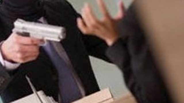 Cavallino, rapina al centro commerciale