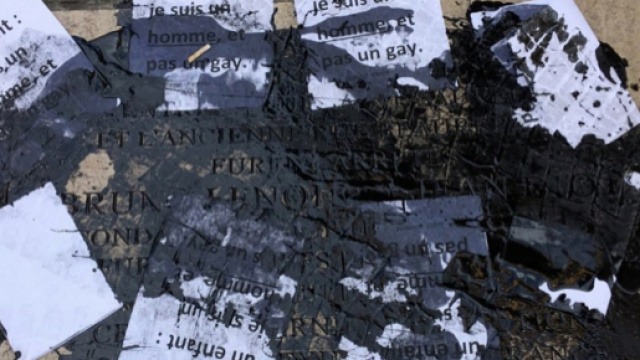 La plaque comm&eacute;morative en hommage &agrave; Bruno Lenoir et Jean Diot a &eacute;t&eacute; vandalis&eacute;e.