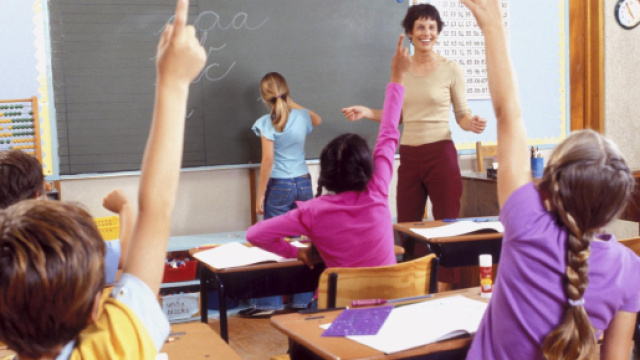 Concorso infanzia e primaria: punteggio speciale a maestre assunte con riserva