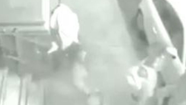 Sassari: rom deruba un'anziana signora della pensione.