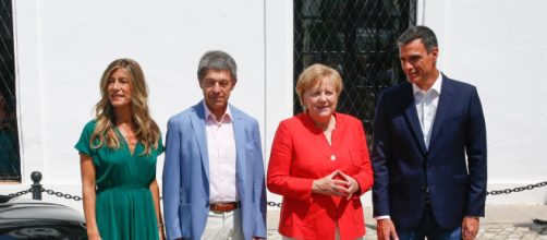 Pedro S&aacute;nchez da la bienvenida a Angela Merkel