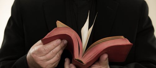 M&aacute;s de 300 curas de Pensilvania, acusados de abusar sexualmente de un millar de menores