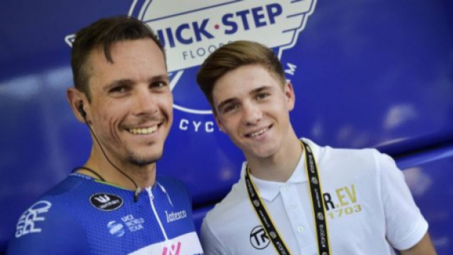 Remco Evenepoel con il suo idolo Philippe Gilbert che da gennaio sar&agrave; suo compagno di squadra
