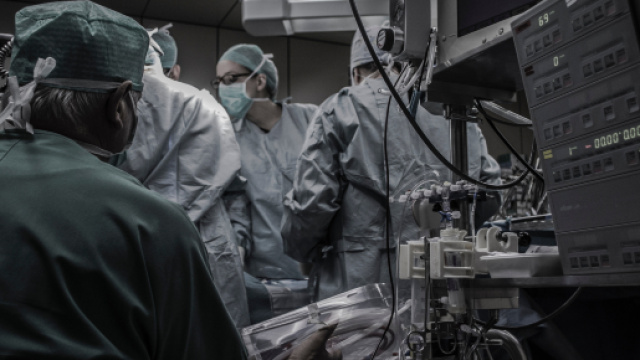 le hashtag #FakeMed souligne les divisions existant au c&oelig;ur de la communaut&eacute; m&eacute;dicale