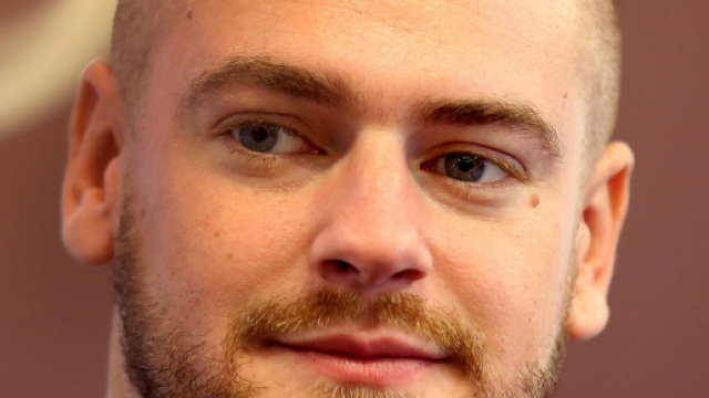 PHOTOS. Jeremstar embrasse &agrave; pleine bouche son compagnon : sa ... - telestar.fr