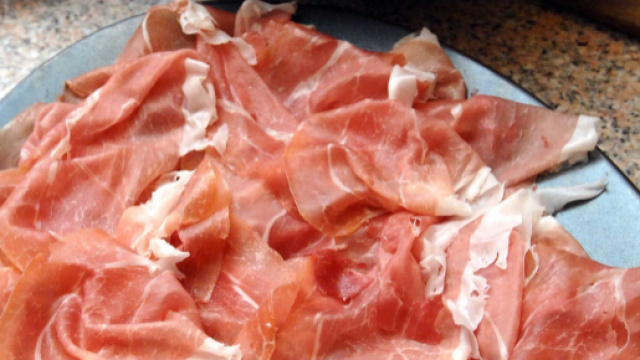 Pordenone, sequestrati 270 mila falsi prosciutti San Daniele Dop