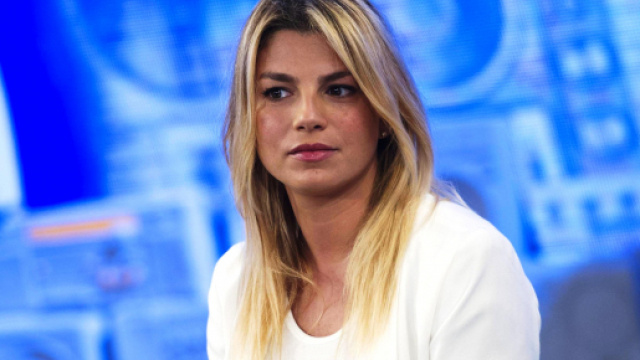 Gossip, Emma Marrone contro un settimanale che le d&agrave; della lesbica: 'Fate schifo'.